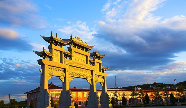 4宝力根寺宝力根寺位于阜新蒙古族自治县大板镇衙门村.