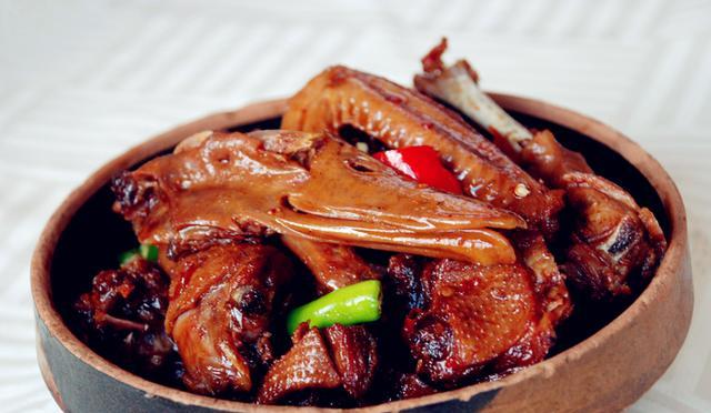 掌握两个秘诀教你做出"香到入骨,辣到极致"的湘西香辣土匪鸭!