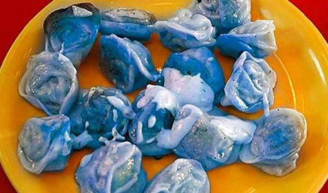 第5个:蓝色水饺,用深海灯笼鱼肉制做的蓝色水饺,一盘16只水饺~你猜猜