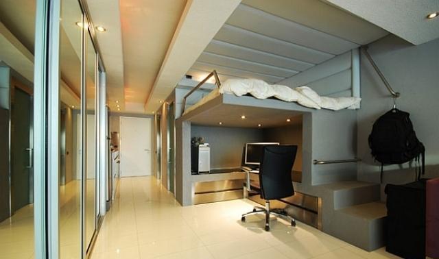 房间里放一张夹层床实用又美观家里来客人很方便