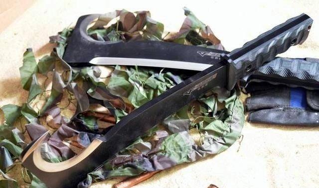 在行尸走肉这样的末世中你会用什么近战武器防身