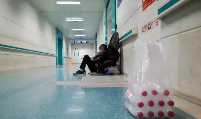 在武汉,你见过凌晨两点的医院吗?