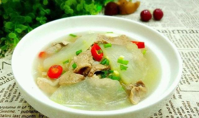 消除烦躁,清热,冬瓜的特效,再添加排骨一起炖,益气,增加蛋白质,而且不