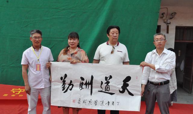 "情寄留守 爱暖童心"——走进邓州市元庄乡王寨学校