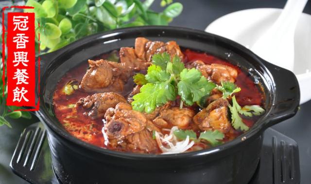 砂锅麻花,砂锅纯菜等等,也可以开发一些荤的项目,诸如砂锅排骨,砂锅鸡