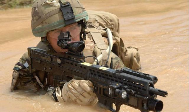英军现役的这把无托步枪,弹匣还可以和m16通用|步枪|单兵武器|突击