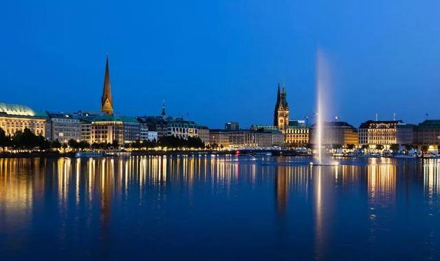 作为海滨城市,还有着"世界桥城"的美称.