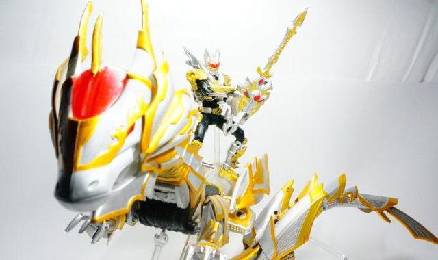 铠兽拥有自主意识在铠甲勇士中,铠兽要么是坐骑(帝皇侠的帝皇龙),要么