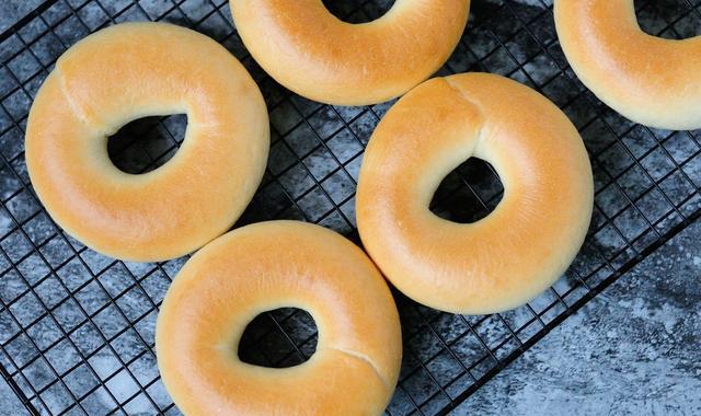 网红美食基础款贝果的详细做法 一个水煮面包凭什么能风靡纽约?