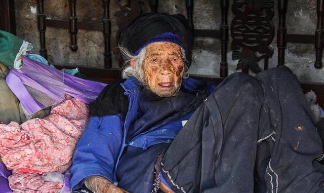 孤寡老人没人管,活活被俩儿子给饿死 养儿真的能防老?