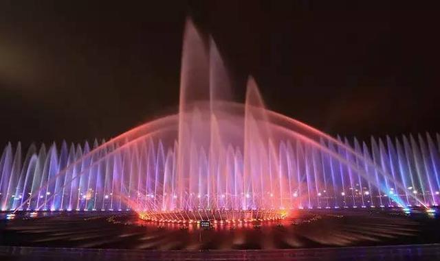 ▼秋水广场喷泉▼百乐宫喷泉百乐宫喷泉vs秋水广场喷泉▼南昌八一大桥