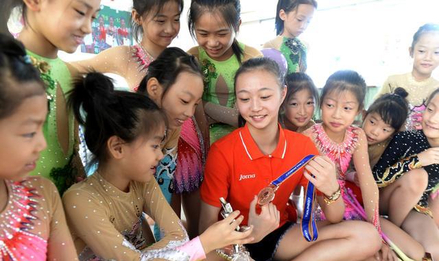 江苏艺术体操获全运会铜牌,盐城18岁姑娘郝婷站上领奖台