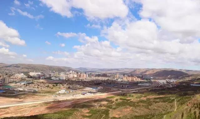 站在火焰山圆堡子上看陇西,大美陇西尽收眼底