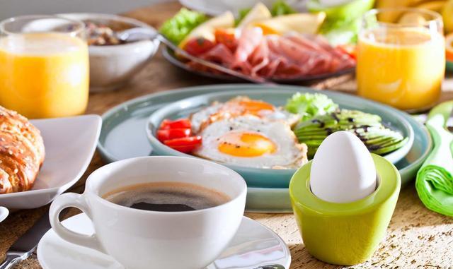 早餐吃什么?5款美味薄饼,制作简单