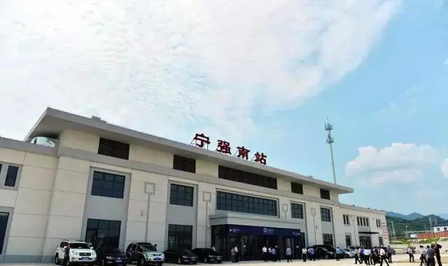 丨唐振江 摄丨宁强南站运用了陕南民居文化元素,结合西成沿线各站的