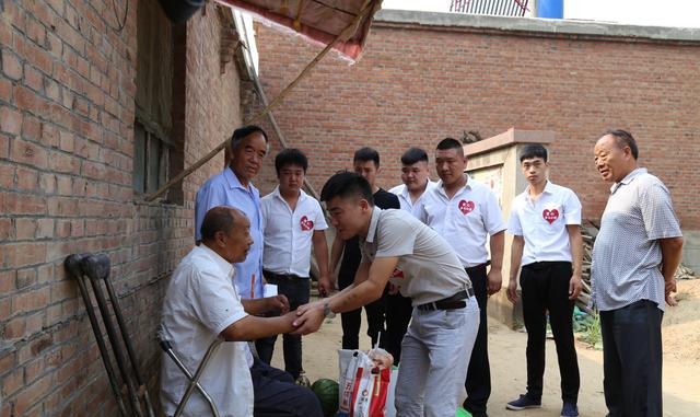 蠡县一爱心企业慰问困难老党员,贫困学生|贫困学生|志愿者|贫困老人