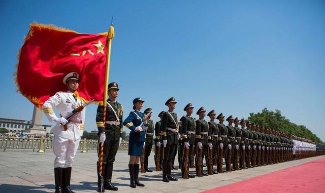 为何中国仪仗兵身高必须高于1.8m?_新浪新闻