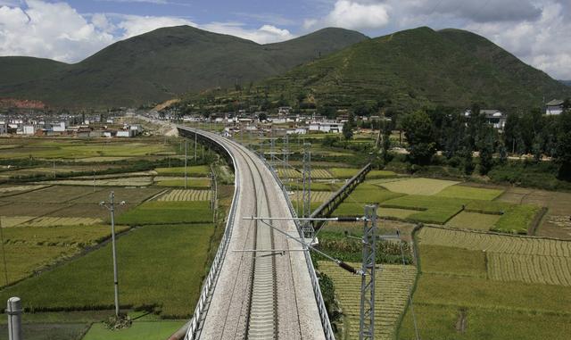 中国最浪漫的铁路大丽铁路