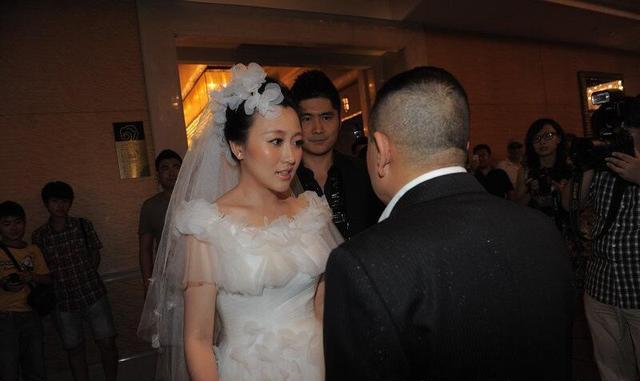 潘长江女婿身价数十亿来头不小送古董车示爱潘阳巩汉林不甘心