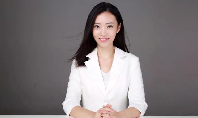 她曾主持直播过万达集团2017新春年会