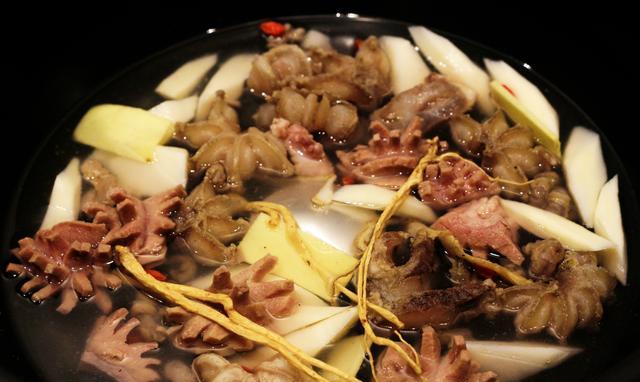 还有特制的三鞭汤,不得不说这个汤非常好喝.