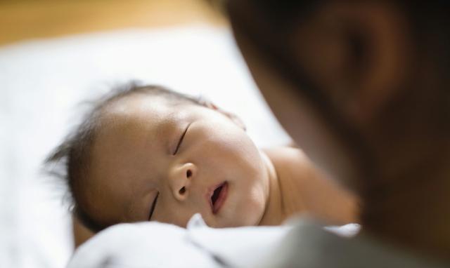 有多少妈妈生了二宝后没有把大宝外包出去坚持带两个宝宝睡觉