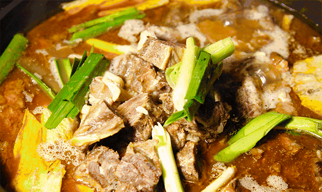 人会觉得放咗生蚝   成煲噑一阵腥味      其实除咗打边炉   一镬熟仲