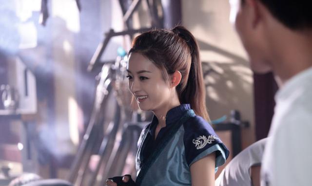 楚乔萧玉打戏部分花絮,抱着剑鞘的楚乔好帅