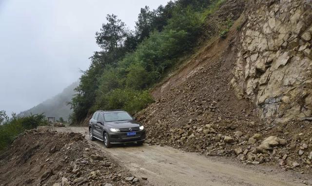 四川汉源轿顶山路况大有改善,雨季仍要注意安全