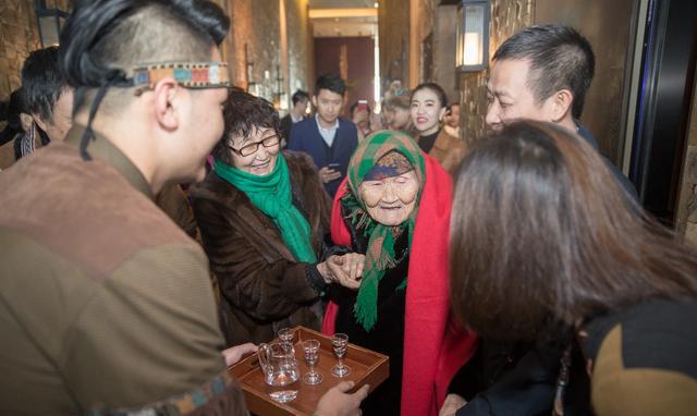 中国最后的女酋长玛利亚索到访哈尔滨敖麓谷雅aoluguya酒店