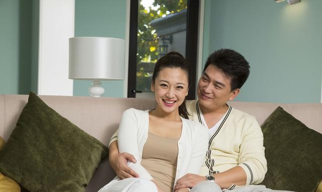 原来恩爱的夫妻一辈子都在干这个,值得每个家庭借鉴