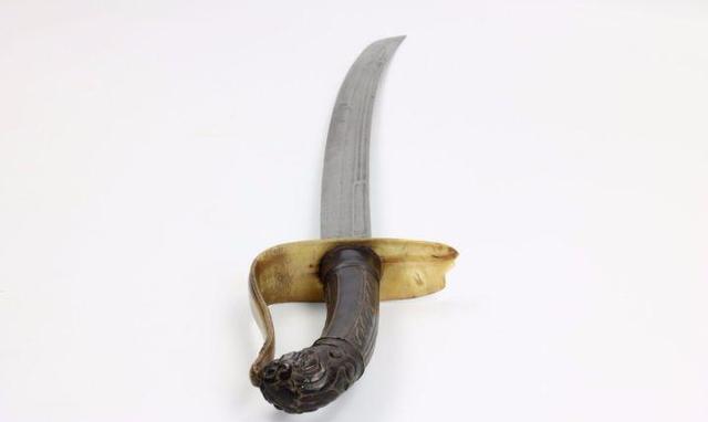 兼具审美和实战的越南军官刀,居然还加持了中文"祝福语"?