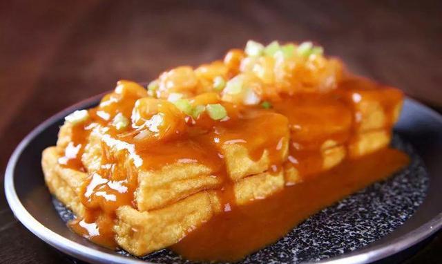 自制豆腐,就是嫩,一口咬下去,鲜甜的鲍汁,是豆腐的乳香,二者相互融合