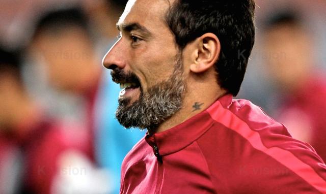 中超27轮 华夏幸福赛前训练 拉维奇搞怪跳起小