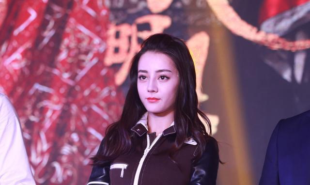 018浙江卫视跨年晚会网友惊呼:原来迪丽热巴的