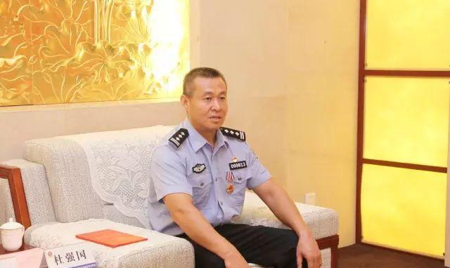 正文  9月12日下午,市公安局隆重举行个人一等功授奖仪式,表彰在公安