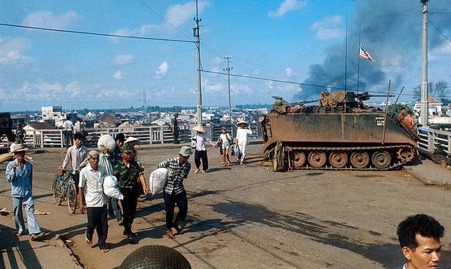 艾布拉姆斯一到南越就开始实施"越南化"计划,让南越部队来承担主要的