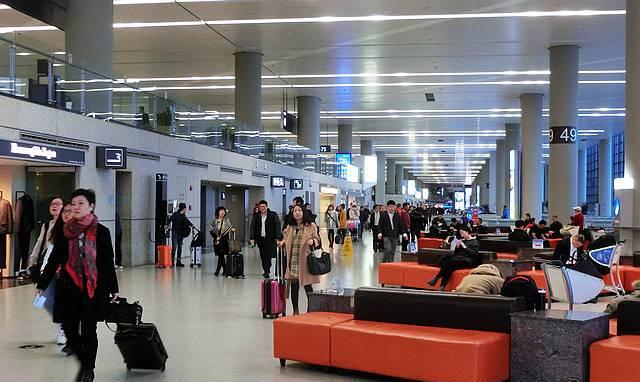 上海虹桥,浦东机场有序应对春运返程客流高峰