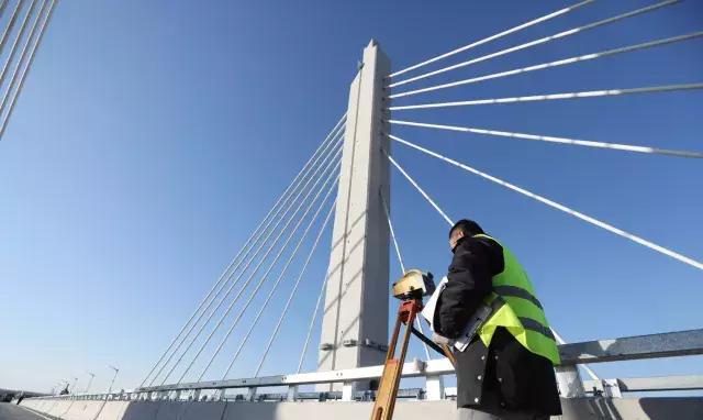 北京首座双塔双索面斜拉桥—潮白河复兴大桥通过关键检测