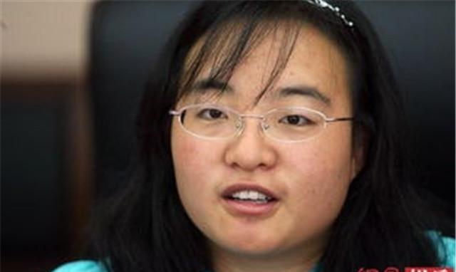 13岁被张艺谋相中,养猪娃秒变金凤凰,如今身材发福被遗弃