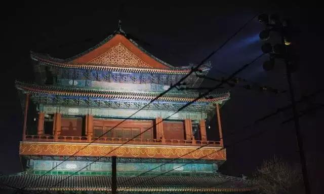 裱画,文具及风味小吃,服务行业等为主,是北京北城较有名气的文化街