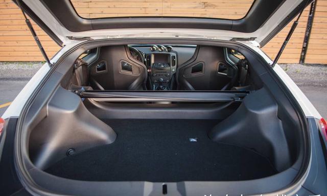 日本国民级跑车gtr,降价后,你会选择吗?