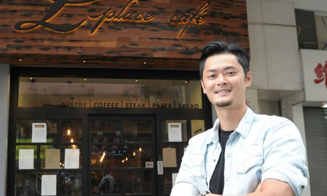 2014年,bliss乐团解散后,萧润邦就转行在香港开了上海生煎包店,因为做