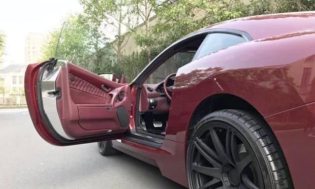 披着奔驰的外观, 车标却是一匹马, 这到底是个啥