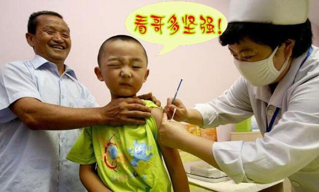 孩子打针的"凄惨"表情:每张图都有一段萌翻人的故事!