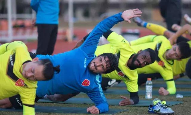 中甲身价排行:梅县头名辽足第7 野牛380万球员