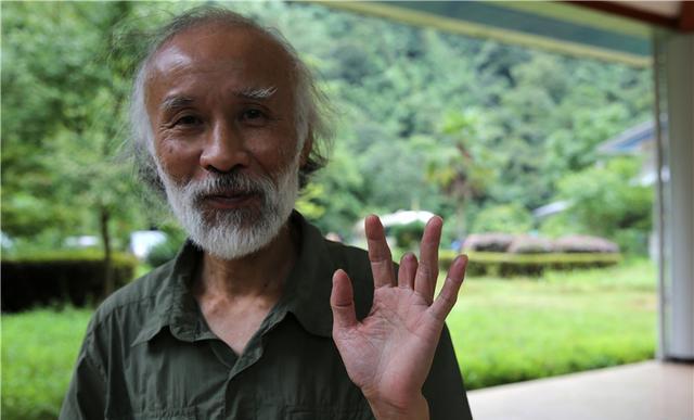 被蛇咬过九次的"蛇博士"教你被蛇咬后如何救治|陈远辉|咬伤|毒蛇_新浪