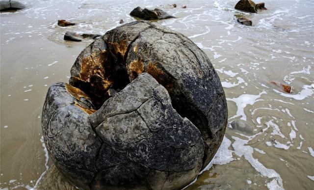 风景图集:新西兰蓝岛摩拉基大圆石奇观|石头|新西兰南岛|圆石_新浪