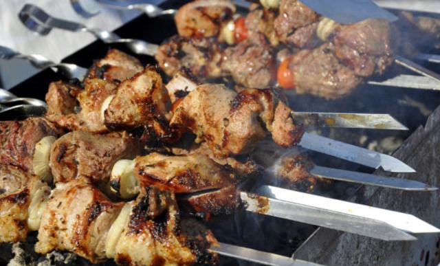 这个国家就是尼日尔,位于非洲中西部,是撒哈拉沙漠南缘的内陆国