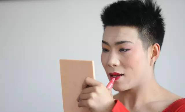 忻州一小伙反串男演员成"内衣控" 婚礼前夕吓跑未婚妻